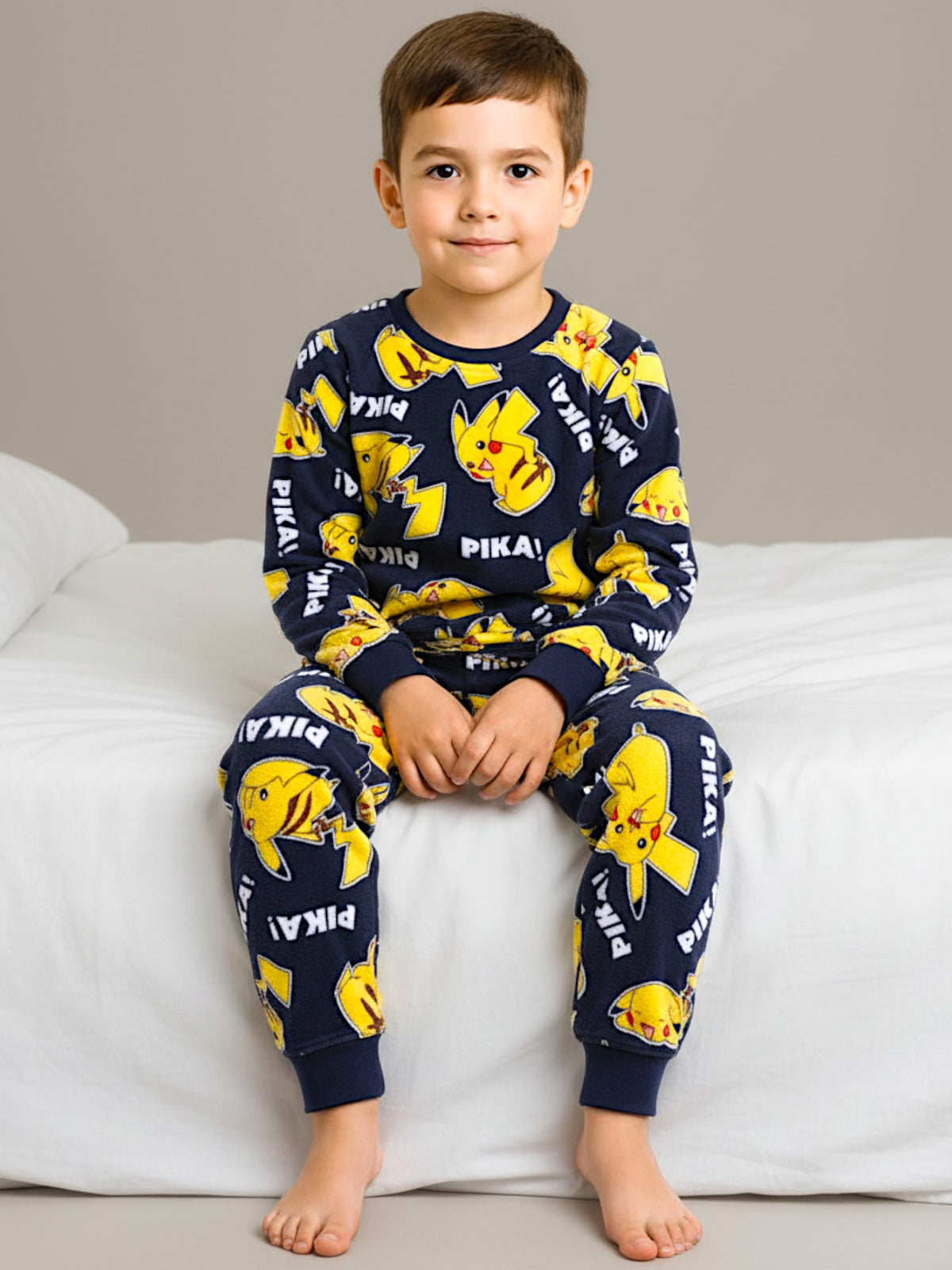 Pokémon Schlafanzug Velours Pikachu Allover-Print
